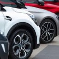 手取り14万くらいのボーナス無しでド田舎一人暮らしてる人って車買えるの？