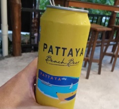 パタヤビーチビールのパカっと開く缶。