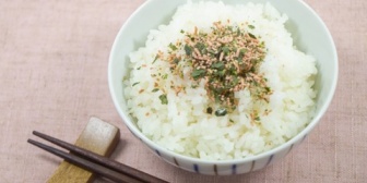 どんなにおかずを出しても、旦那がふりかけでご飯を食べる…