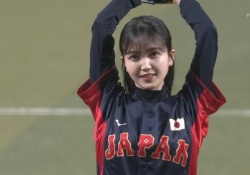 【画像】久保史緒里の始球式、ガチで可愛すぎてアンチが黙り込んでしまう