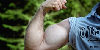 巨漢のレスリング選手の彼は一人称が「僕」だった。ある日の飲み会中、仲間が放った一言で彼に冷めてしまった。