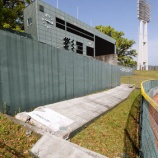 『【野球】熊本地震　藤崎台球場のバックスクリーン崩落』の画像