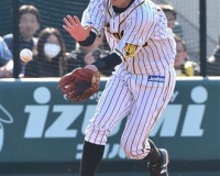 【夕刊フジ】今成亮太「ファン感謝祭、僕がやめたら赤字になると思う」とニヤリ　４タコも内野守備でアピール　トライアウト密着ルポ