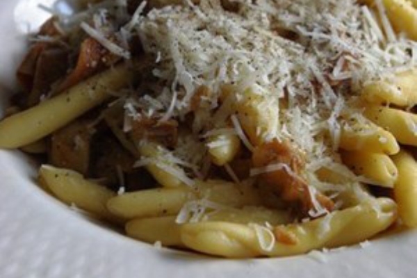 クレタ島のパスタ 国産ポルチーニのソースで ギリシャのごはん