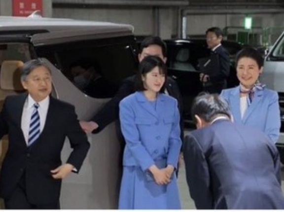 Xによる天皇一家・豪華な東京ドームのVIP席