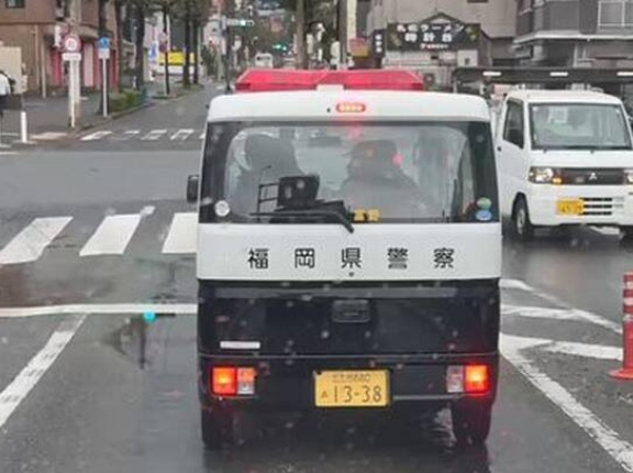 【動画】コレ違反じゃないの？福岡県警ミニパトの交差点での運転動画が話題に