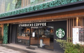 観光地のスタバがトイレをパスワード制にするもモラルのない中国人のせいで崩壊……