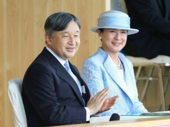 天皇夫妻が出席した「国民スポーツ大会」総合開会式は午後3時過ぎから
