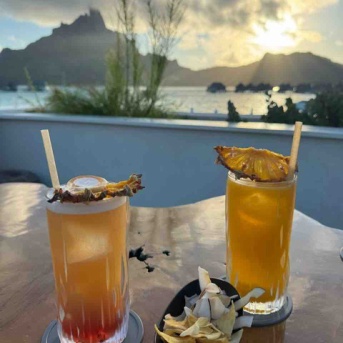 【タヒチ旅行２日目ご飯日記】ボラボラへ移動。腹ペコに飲み物のカロリーが嬉しい・美しい島！