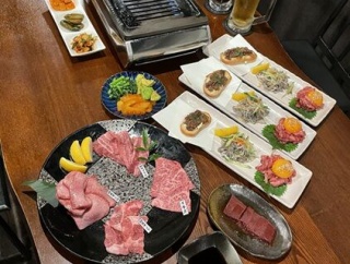 お肉好きさん集合！品数＆和牛の各部位300ｇのクオリティに舌鼓「黒毛和牛焼肉　春道」