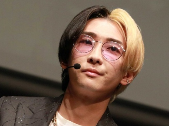 【波紋】ヒカルさん、シンママ新恋人の1歳児を大理石の床上で“逆さ”にして「危ない」と批判集まる…
