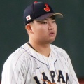 【WBC】村上宗隆、天皇皇后両陛下退場時の“ガム噛み＆腕組み”に批判の声「これはダメ」