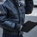  警察「あーい110番でーす。事件ですかあー事故ですかー」ぼく「あの、ウチの玄関先に車を停められちゃってて…」警察「は？」→結果ｗｗｗｗｗｗｗｗ