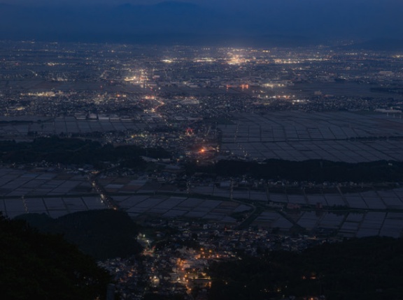『弥彦山』で絶景の夜景を望む！『夕日そして / 夜景&星空クルーズ』開催！8月11日、12日、14日～16日、9月19日～23日。