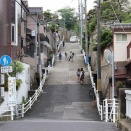 埼玉県民だけど、西日本って当たり前みたいに山の斜面削って家建ててるけど住みづらくねえの？？？