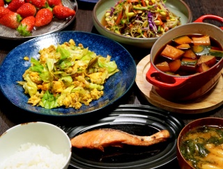 昨日焼き忘れた鮭、ちゃんと焼きましたｗ／物価高の中で小さいことだけど私がやっていること