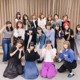 『[イコラブ] 佐々木舞香「これマカロン持ってるポーズですねん」「なぜマカロン？ってなった人は、脳漿炸裂ガール聴いてみてね！！」【まいか】』の画像