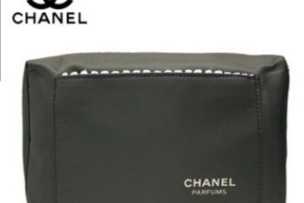 人気のシャネルの非売品化粧ポーチを激安で購入