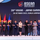 高市早苗首相　ASEAN首脳会議で絶賛される　携帯いじってた石破茂とはなんだったのか？