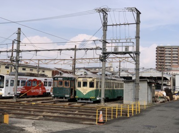 大阪府大阪市、北天下茶屋からの南海電鉄。