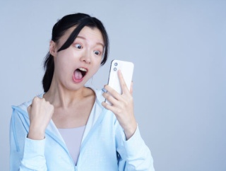 お母さん、お父さんと息子に自分がいない場所で密会されてしまう