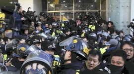 朴槿恵「助けて！ 支持率が下がってきたけど反日ドーピングはもう使い切っちゃった！」