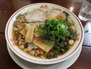ラーメン屋行列並びワイ、家族連れにイライラ⇒！！！