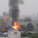 【火事情報】東京都足立区興野１丁目 興本地域体育館近く 建物から炎と煙あがる火災6月26日 #足立区 #火災