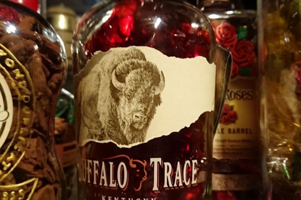 バーボン、ストレート、ノーチェイサー - 空瓶活用インテリア