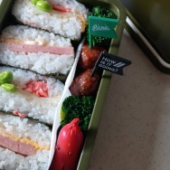 春は活発になるんかな。と、黒で失敗…マスタードカラーの波石つくりました。