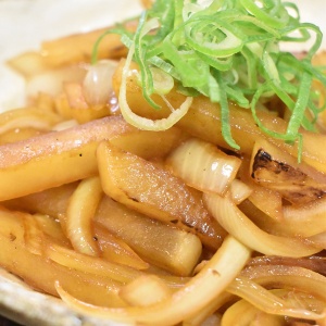 香ばしく♪大根と玉ねぎのにんにく醤油炒め