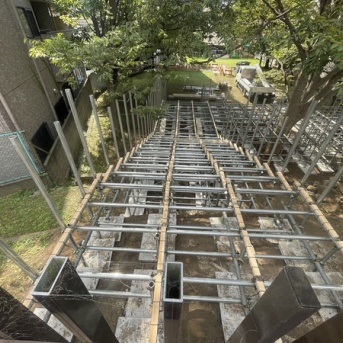 沼津中央公園に階段っぽいのつくってる。(沼津市大手町)