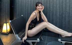 「長崎 百華」さん（173cm）の手