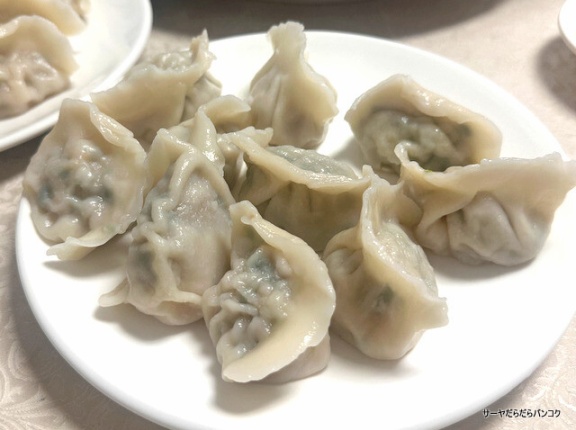 【Kiew Jeen Sun Moon　サンムーン】　at　Soi Manorom　～餃子が10個で100バーツ!? コスパ最強の名店～