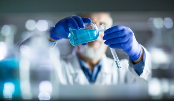 ひょんなキッカケでとんでもない成果になった化学の発見