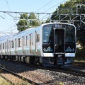 10月11日撮影　南松本にてE131系と211系のすれ違い