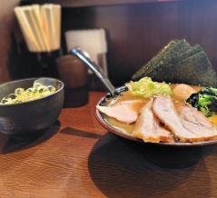 ラーメン 大山家 昭島店＠昭島市<とき卵ラーメン＋SPトッピング＋ネギめし>