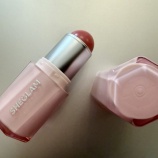 『💄1000円台のチークスティックが優秀過ぎた件〜シーグラムのチークスティックが激アツ〜』の画像