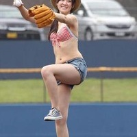 鮎川桃果 ビキニ始球式を披露！鎌ケ谷スタジアム 鎌スタ☆プール 画像