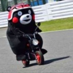 「こら、くまモン！」 くまモン、キティの唇を奪う（画像あり）