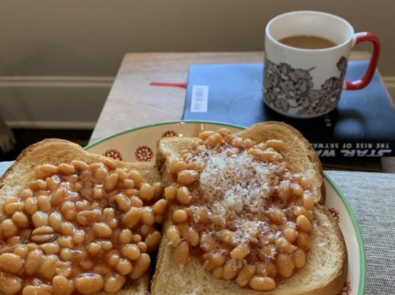 イギリス人「お前らの国ではトーストに普通何を乗せてるの？」