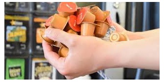 飲食店にセルフで置いてあるような紙ナプキンとかスティックシュガーとかをいつも大量にとって、最後にカバンに入れて持ち帰る彼女が嫌になって別れた