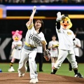 【勝利の女神】有名美女声優の内田真礼さん、ソフトバンク戦で始球式