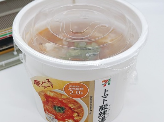 【1255レビュー目/８９点】セブンイレブンの『トマト酸辣湯』がさらにヘルシーに！おにぎりやサラダチキンと一緒に食べたい！