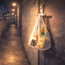 帰りにコンビニ寄るような気力さえ無いだろうから､夜食と飲み物をドアノブにかけておいた｡