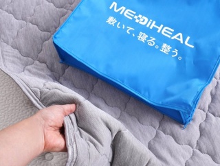 暑くて寝れない人これ…ワークマンの冷感敷きパッドが想像以上に快適だった