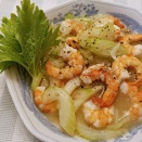 加熱済みエビを使うとエビの下処理無しで！エビとセロリの柚子胡椒炒め♪