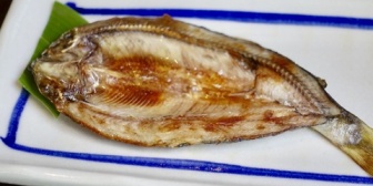 【嫁のメシ】アジの干物を作られて出された。異臭を放ってたから指摘しながら作り方を聞き出したんだが…