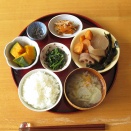 煮物、南瓜のたいたん、金平牛蒡、ほうれん草の胡麻酢和え、塩昆布