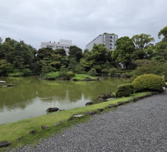 数年前に破産したとある実業家の葬儀について
